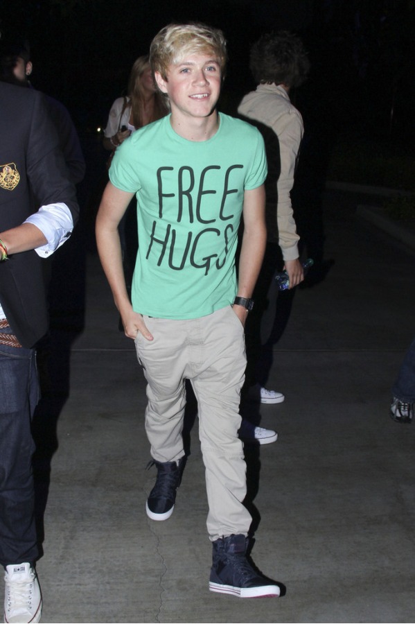niall-free-hugs