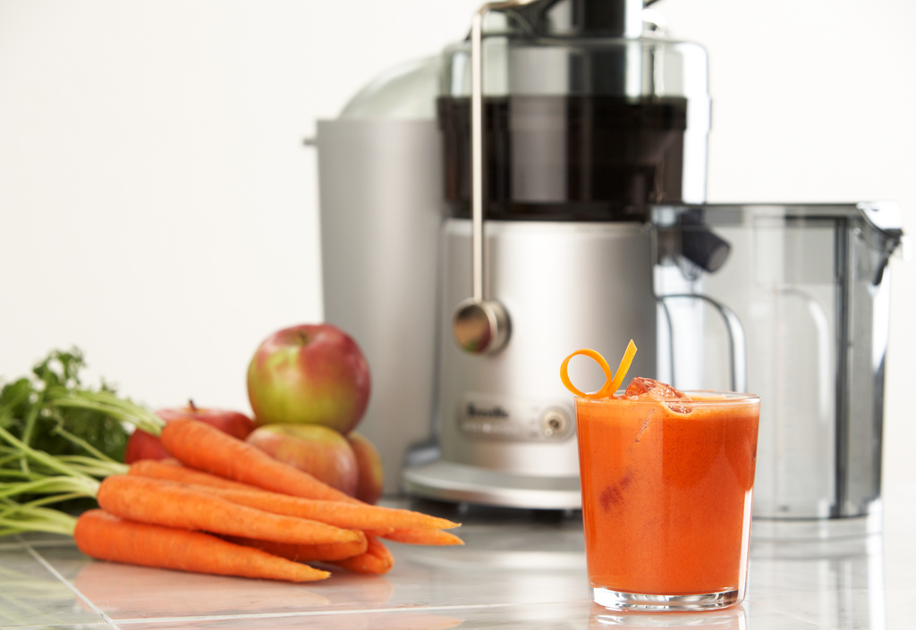 juicing apples and carrots